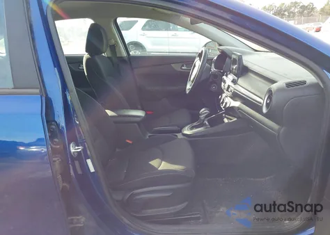 2021 Kia Forte Lxs z USA, uszkodzony, nr VIN 3KPF24AD0ME294252